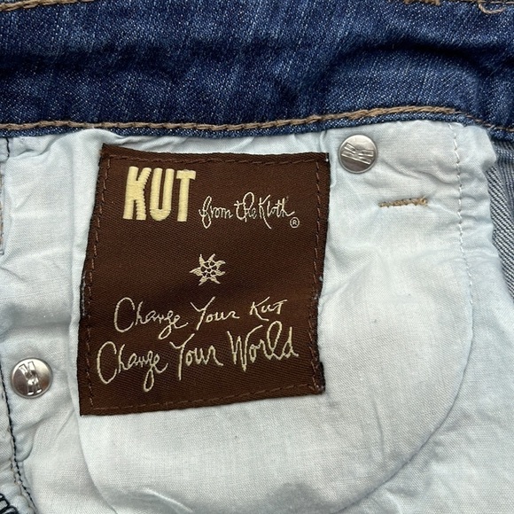 Kut From The Kloth Catherine Boyfriend Denim Short Size. 2 - Picture 9 of 16
